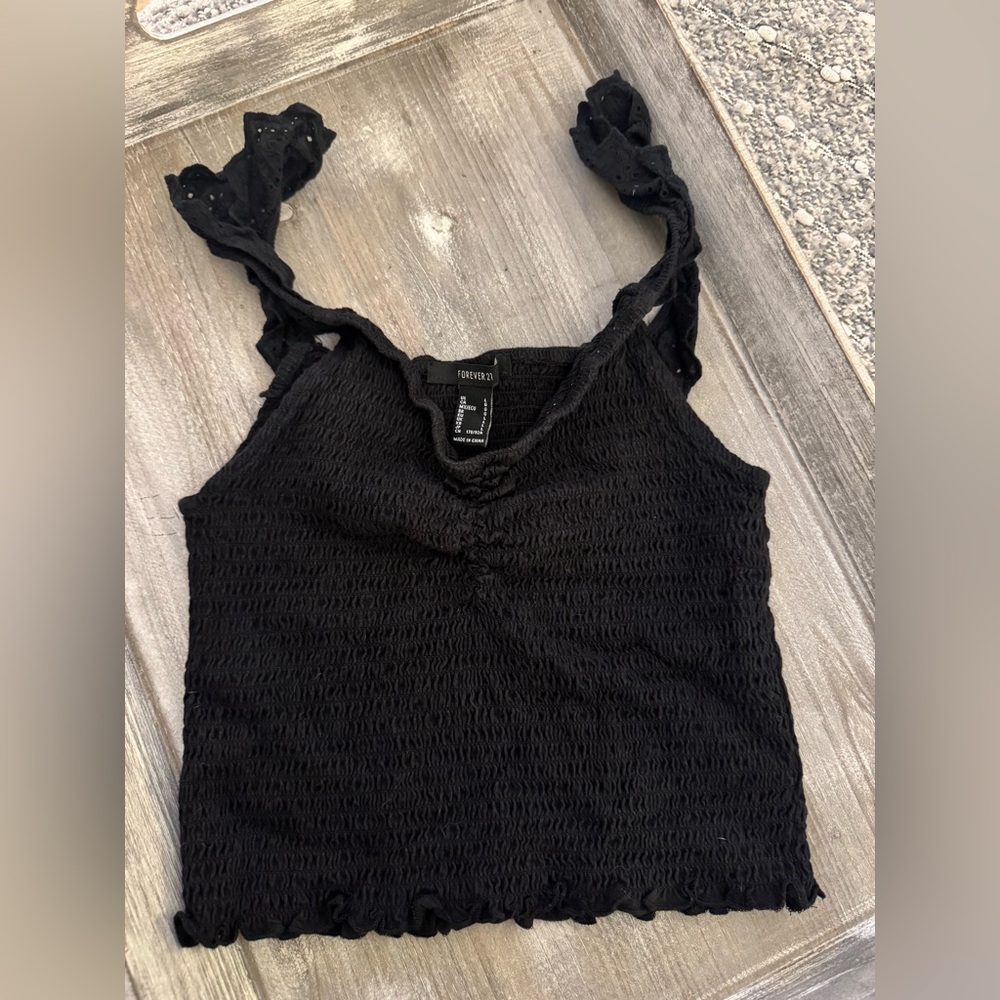 Forever 21 black cropped tank top, ruffled straps and bottom, size L